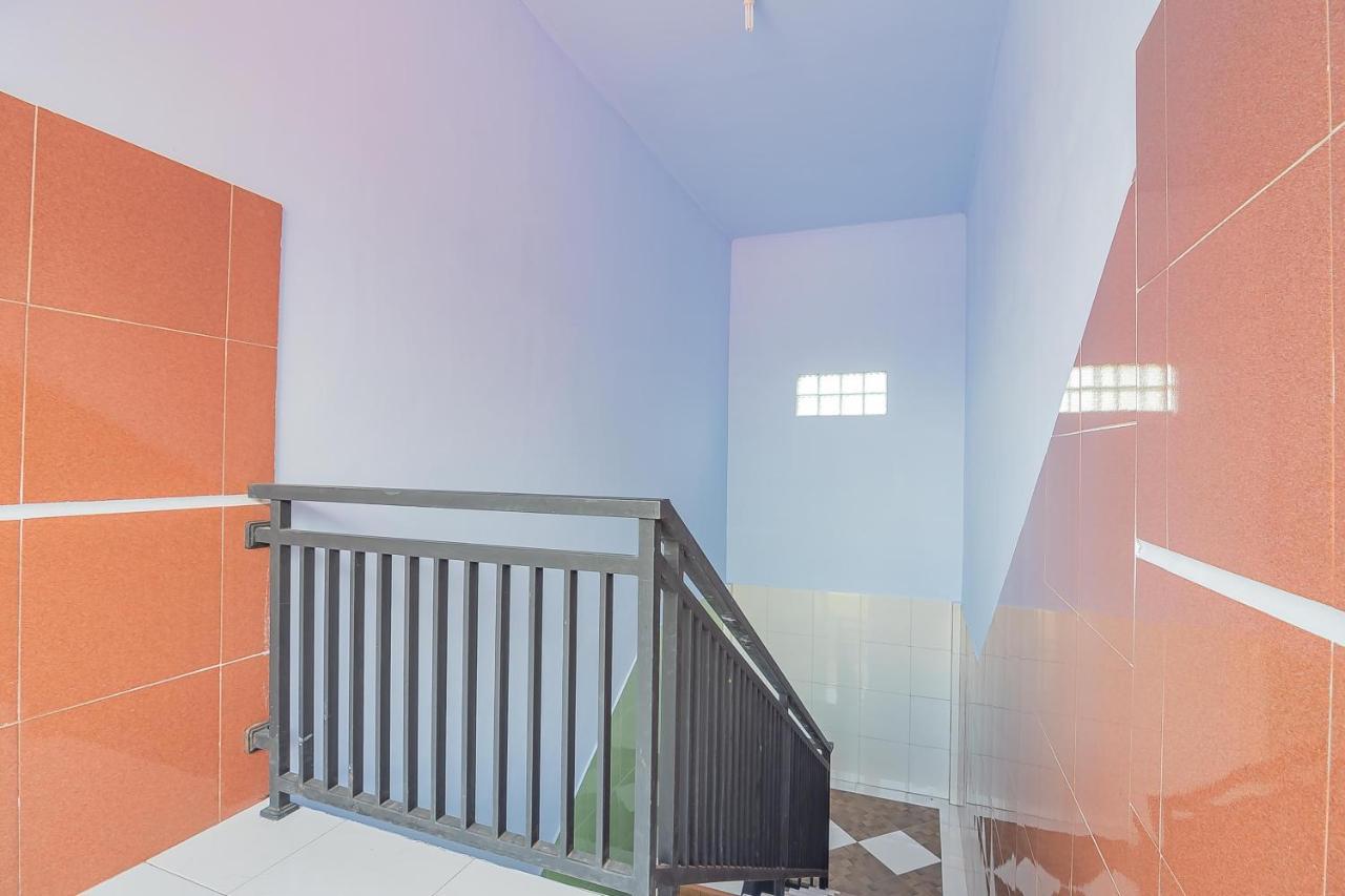 Hotel Reddoorz Syariah @ Tambak Mekar Street Subang à Djalantjagak Extérieur photo