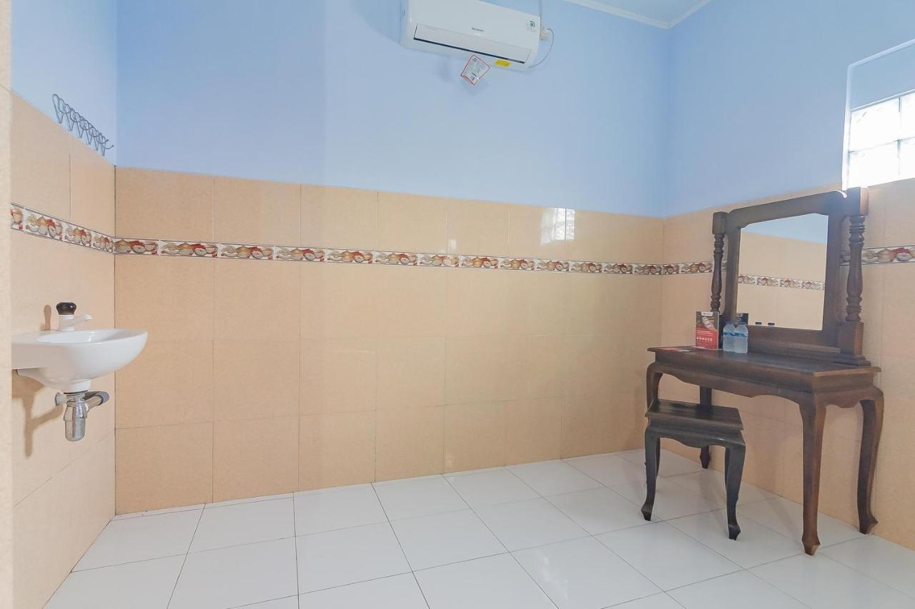 Hotel Reddoorz Syariah @ Tambak Mekar Street Subang à Djalantjagak Extérieur photo